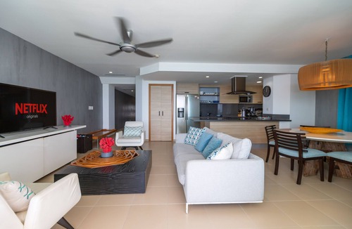 Villas Del Mar Apartment | Beachfront| 3 Br| Full Kitchen| FastWifi| Parking