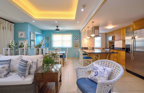 Villas Del Mar Apartment | Beachfront | AmazingView| Fast WiFi| Pool| Parking
