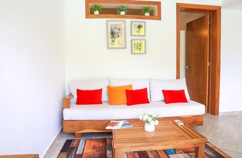 El Callejon Apartment | Beachfront Apartment/Pool/Patio/Tropical Views/Elevated