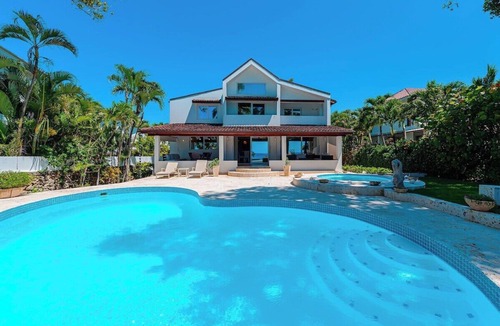 Playa Chiquita Villa | Beachfront villa, amazing sea views, FULLY LOADED!