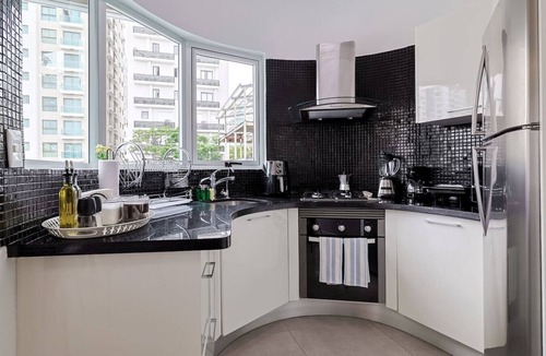 Downtown Santo Domingo Apartment | Beautiful and Comfy City Center 1BR Apt, Full AC, Gym, Near All.