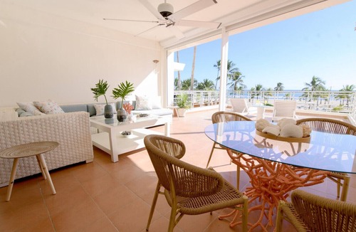 Villas Del Mar Apartment | Beautiful Beachfront 2BR Apt | Large Pool & Stunning Terrace