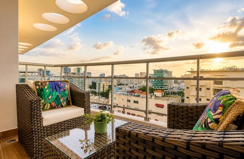 Evaristo Morales Apartment | Beautiful City Center 1BR Condo, Full AC, Fast Wi-Fi, King Bed, Pool.