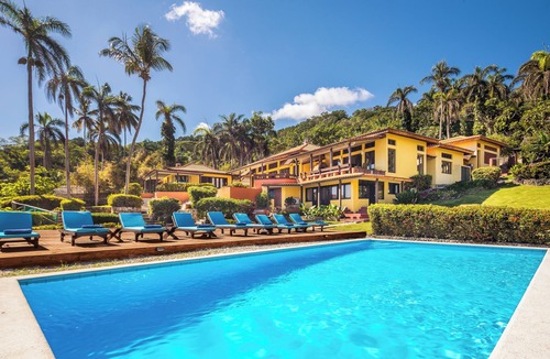 El Breton Villa | Beautiful Oceanfront Villa that sleeps up to 20 guests!