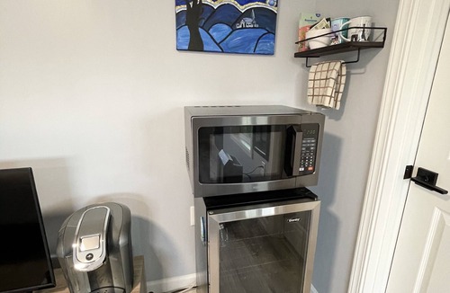 East Lake Hills Apartment | Bellevue Guesthouse by Lake Sammamish, Patio
