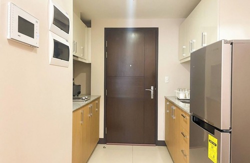 Bonifacio Global City Condo | BGC Condo Facing Mitsukoshi Mall #upt122g