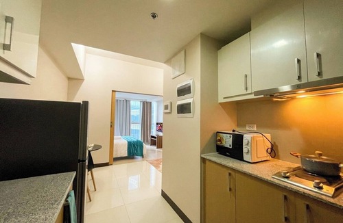 Bonifacio Global City Condo | BGC Condo Facing Mitsukoshi Mall #upt122g