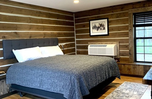 Lake Itasca Hotel | {Big Timbers} Lodging next to North Entrance of Itasca State Park