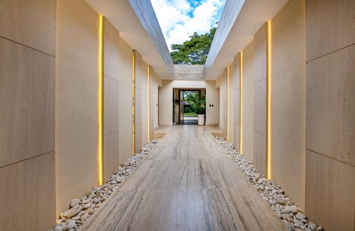Los Lagos Villa | Brand New-5 Bed/Walking distance to the beach-Chef and butler included!