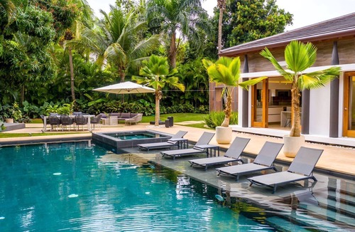 Los Lagos Villa | Brand New-5 Bed/Walking distance to the beach-Chef and butler included!