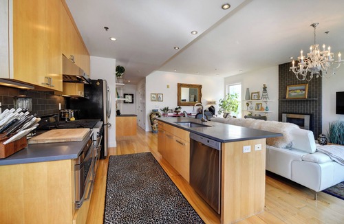 Lower Arapahoe Apartment | Breathtaking Views! 15 minute walk to Pearl St. & 5 minutes to Hiking.