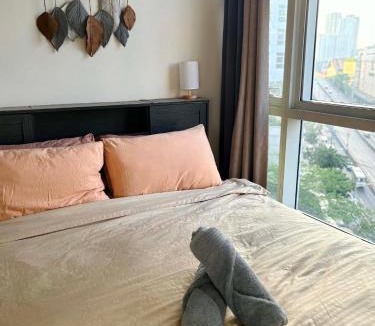 Highway Hills Apartment | Bright Corner 1BR Suite with City Views at Twin Oaks Place