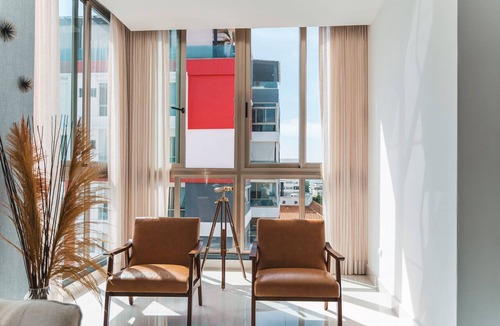 Bella Vista Apartment | Bright & Spacious Apt In City central Getaway