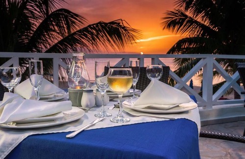El Batey House | Bungalow 18 Cozy room at just steps from the beach and in town center