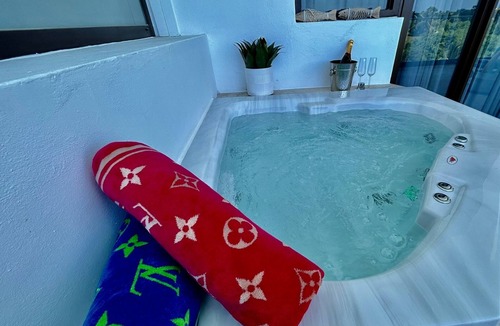 Bavaro Condo | Cana Rock Star condo, Beach, Jacuzzi, pool, casino & golf, Hard Rock PC area.