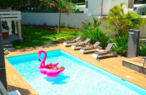 El Batey Villa | Casa-22: 6 Suites, Pool & Chef Service,Steps from Beach,AC, Wifi, Maid, Security