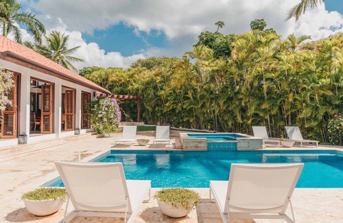 Los Lagos House | CASA BELLA- PRISTINE 5BD-STEPS TO MINITAS BEACH-pool, jacuzzi, cabana, golf cart