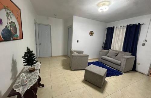 Azua House | Casa con parqueo, Netflix piscina en Hotel Villa Marchena