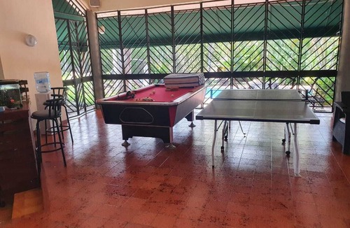 Yolanda Morales House | Casa con Piscina y Jacuzzi, Amplia en Arroyo Hondo
