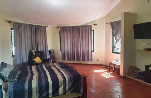Yolanda Morales House | Casa con Piscina y Jacuzzi, Amplia en Arroyo Hondo