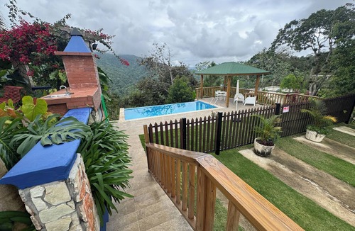 Cambita Garabitos Villa | Casa de montaña con vistas panorámicas, terraza, piscina y bbq ideal para todos