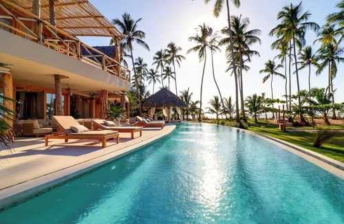 Las Terrenas Villa | Casa La rodonda: 9 bedroom beachfront on spectacular sunset location.