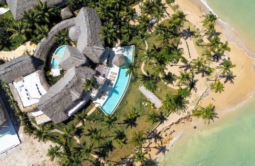 Las Terrenas Villa | Casa La rodonda: 9 bedroom beachfront on spectacular sunset location.