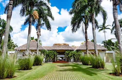 Los Naranjos Villa | Casa Luna Llena by Luxe Haus™ – Butlered Villa, Staff, Pool, Jacuzzi, Golf Carts
