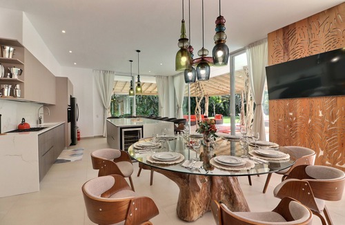 Las Terrenas Villa | Casa Sirenas at Las Terrenas: Spacious 6-bedroom for 14 pax villa close to beach