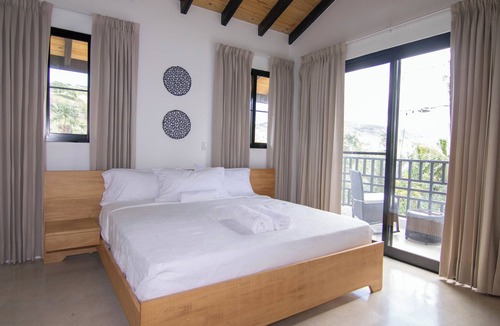San Jose de las Matas Villa | Casita Curtis- luxurious 6-bedroom villa inside HACIENDA CAMPO VERDE w- WiFi, AC