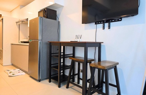 Cebu Condo | Cebu Executive Oasis in IT Park: Fast 200Mbps Full Power Backup & Infinity Pool