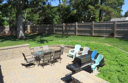 West Dennis House | Central A/C, Walk to Beach, Gated Yard, Wifi, HD TV, Gas Grill, Firepit