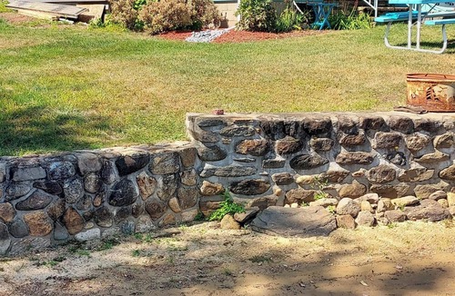 East Brookfield Cottage | Charming 1-bedroom cottage on Lake Lashaway in East Brookfield.