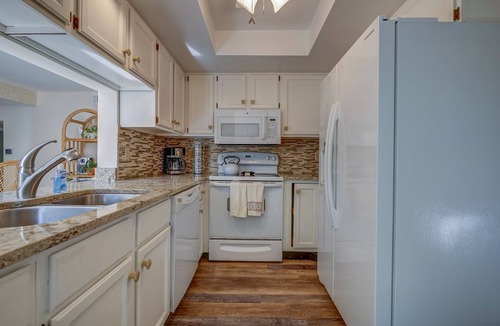 Palmetto Dunes Condo | Charming Two Bedroom First Floor Condo Close To Tennis, Golf, and The Beach.
