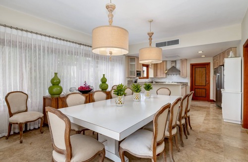 Barrio La Fortaleza Vieja Villa | Charming villa with pool, bbq and sea view.
