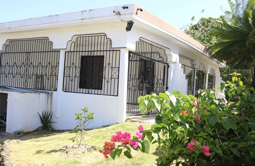 Cabrera Villa | Cheerful 3-bedroom home close to lakes and beaches between Nagua and Cabrera