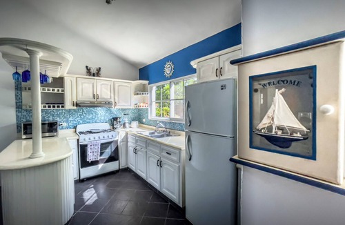 Urbanizacion Tavarez Villa | Cheerful villa with pool minutes from city center. Only 10 mins away from POP