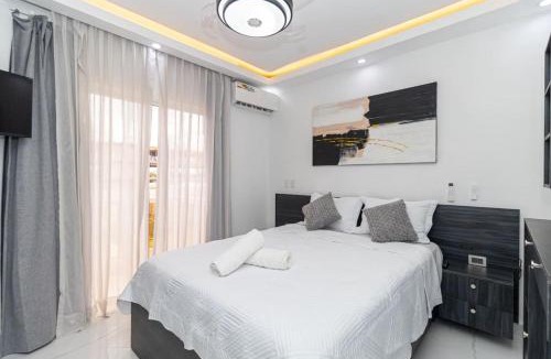 Los Melones Apartment | Chic 1BR Maravilla Residence