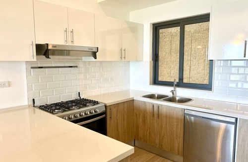 La Ceiba Apartment | Chic 2BR Apt 1km from Playa Bonita