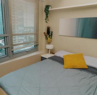 Bagumbayan Apartment | Chic Eastwood Studio w Pool Access, 55inch TV and Wifi