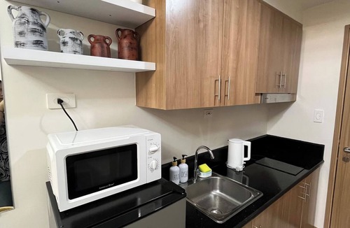 Legazpi Village Condo | Chino Roces Makati - PAID Parking - Red Residences