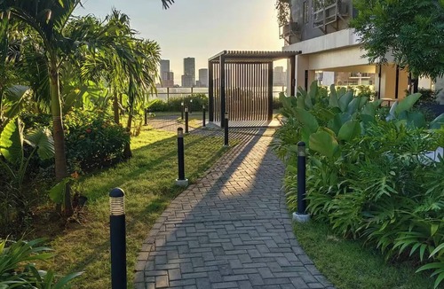 Legazpi Village Condo | Chino Roces Makati - PAID Parking - Red Residences
