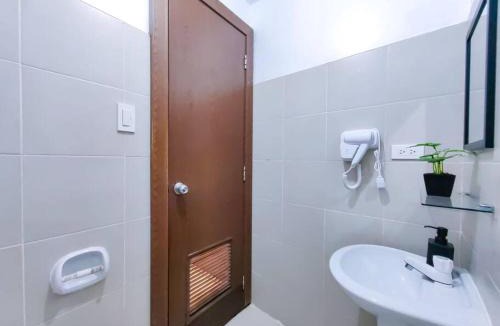 Pembo Apartment | Citispace 1BR Condotel Suite at Ridgewood Towers Near BGC Airport #RW04A