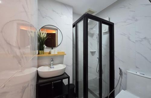 Pembo Apartment | Citispace 1BR Suite Ridgewood Towers Near BGC Airport #RW17B