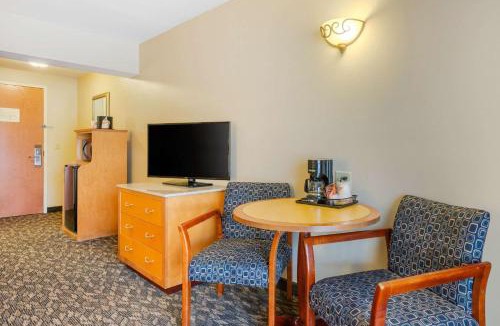 National Gardens Hotel | Clarion Inn Ormond Beach at Destination Daytona