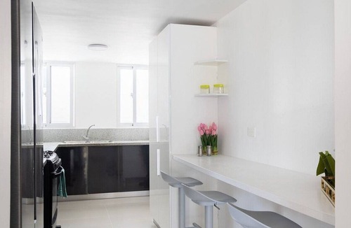 La Arboleda Condo | Classy-3BR-KingBed-50mbWiFi-CityCntr-A/C-YellowKey