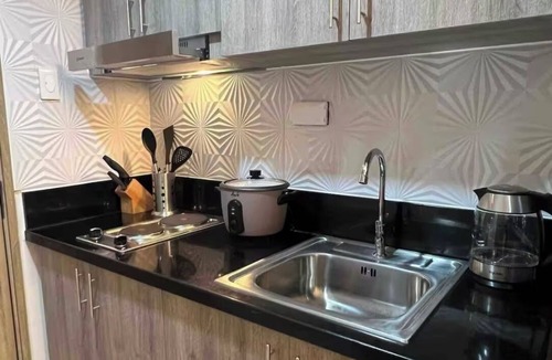 Barangay 76 Condo | Comfy 1-bedroom condo in Mall of Asia Area