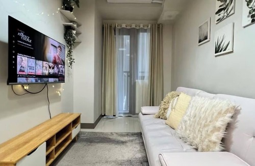 Barangay 76 Condo | Comfy 1-bedroom condo in Mall of Asia Area