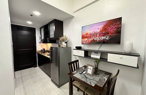 Don Bosco Condo | Comfy Condo with Balcony for A great Stay. Paranaque near Airport