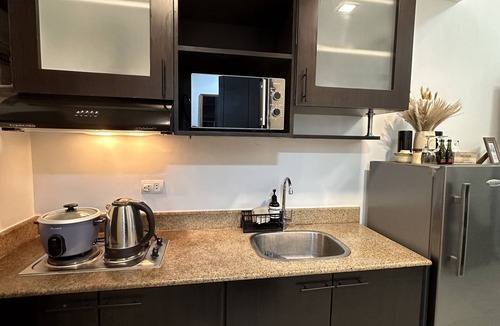 Don Bosco Condo | Comfy Condo with Balcony for A great Stay. Paranaque near Airport